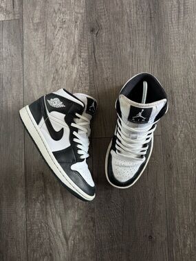 Jordan 1 Black and White